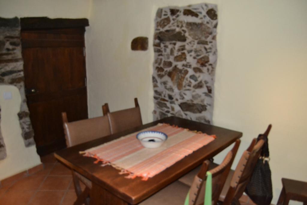 Talasnal Montanhas De Amor Lousa  Exterior photo