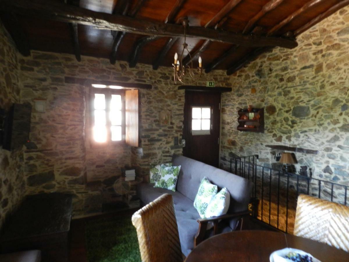 Talasnal Montanhas De Amor Lousa  Exterior photo